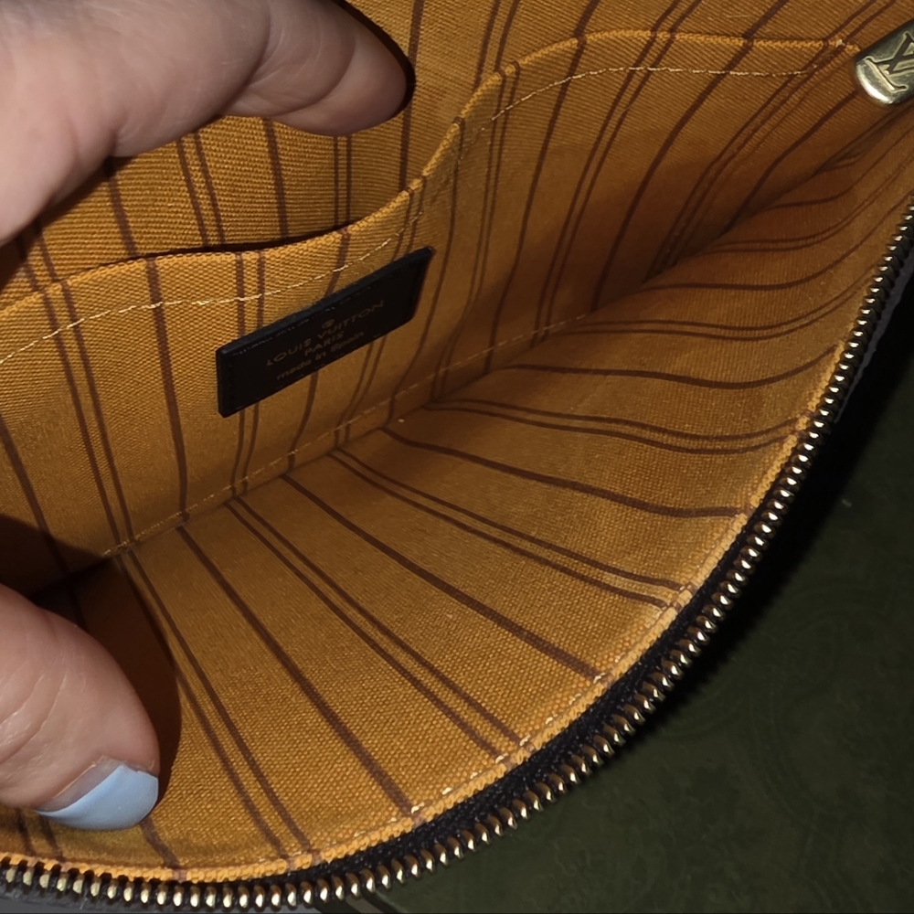 Louis Vuitton Neverfull Black & White Monogram Pouch - Picture 4 of 16